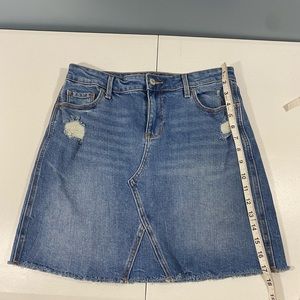 Old Navy denim mini skirts womens size 4.distressed look.